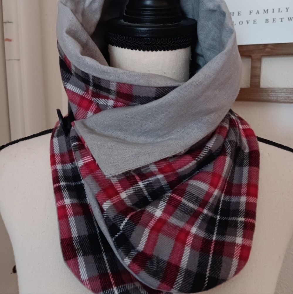 Scarfs - Picture 2 of 3